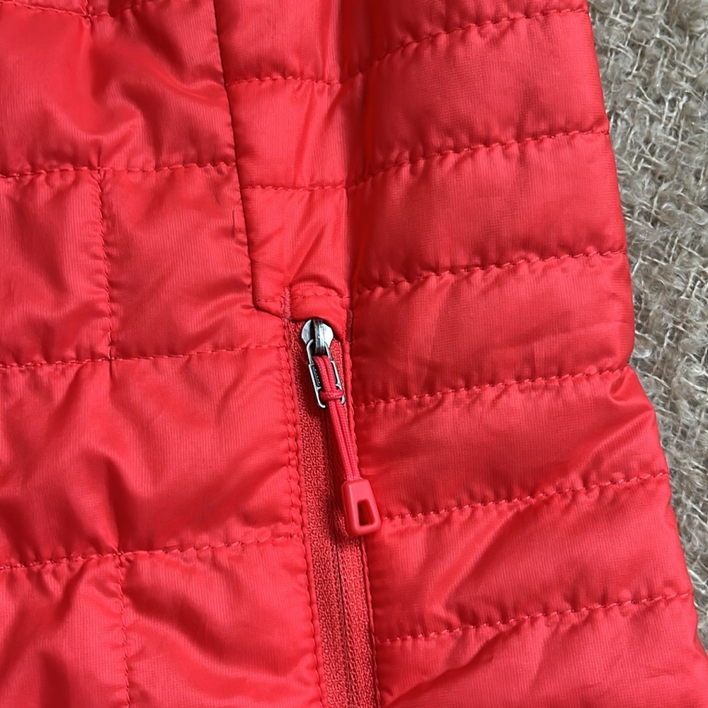 Women’s Patagonia Nano puff Primaloft vest, coral/red color, large - Picture 6 of 7